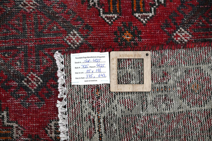 red Accent rug 3' 9" x 6' 5"