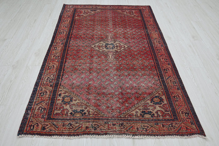 red Medium rug 4' 1" x 6' 9"