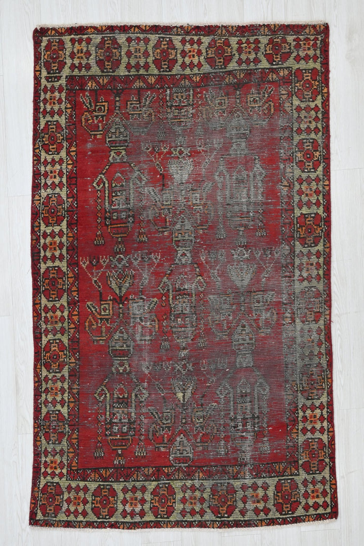 red Accent rug 3' 8" x 6' 4"