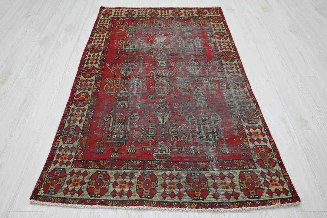 red Accent rug 3' 8" x 6' 4"