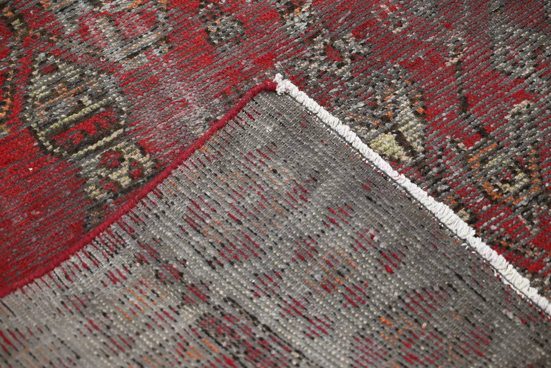 red Accent rug 3' 8" x 6' 4"