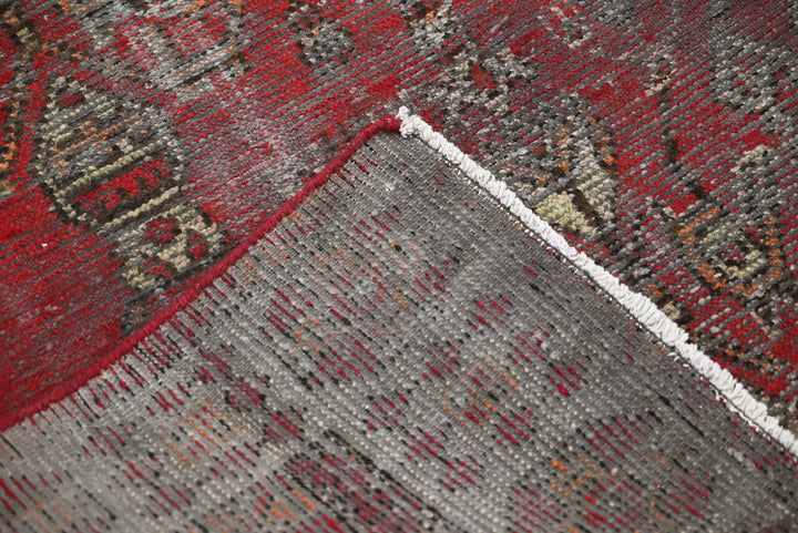 red Accent rug 3' 8" x 6' 4"