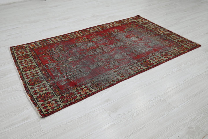 red Accent rug 3' 8" x 6' 4"