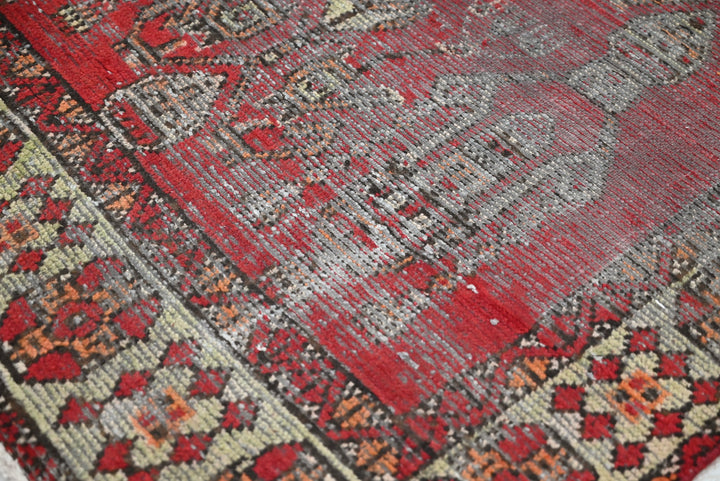 red Accent rug 3' 8" x 6' 4"