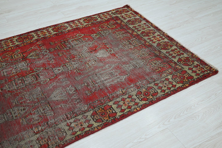 red Accent rug 3' 8" x 6' 4"