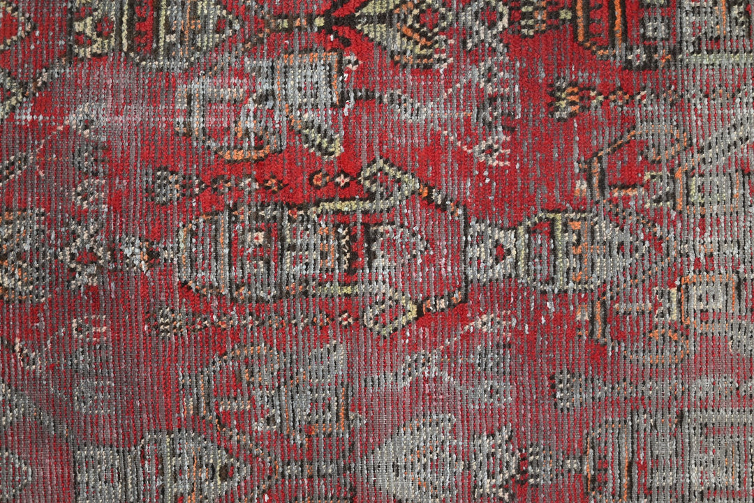 red Accent rug 3' 8" x 6' 4"