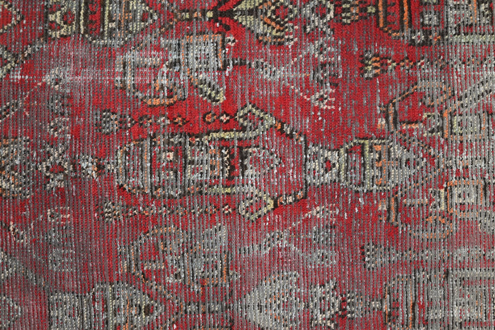red Accent rug 3' 8" x 6' 4"