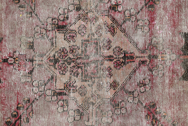 gray Accent rug 4' 0" x 5' 10"