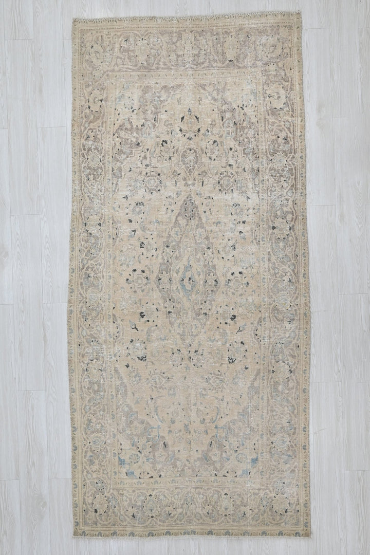 brown Medium rug 4' 0" x 8' 9"