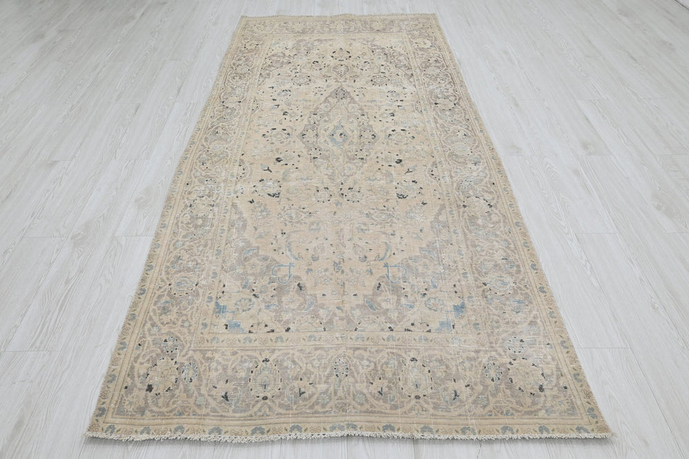 brown Medium rug 4' 0" x 8' 9"