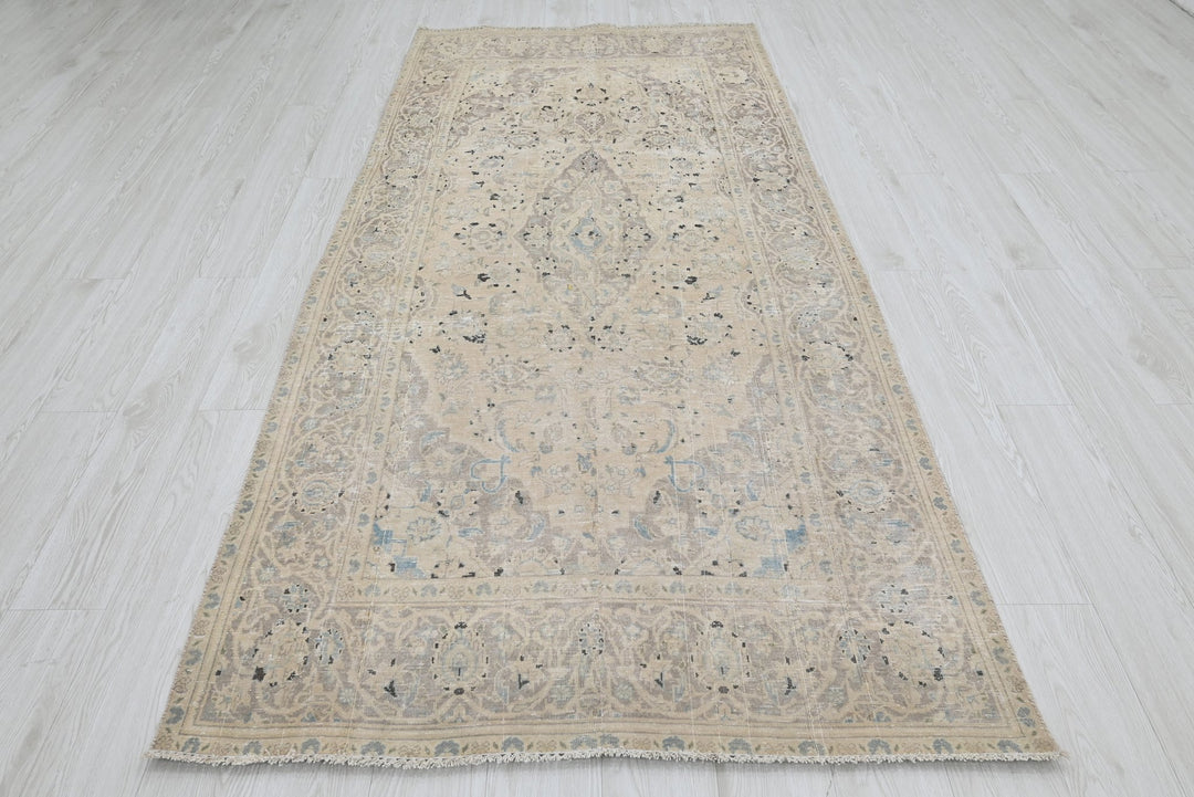 brown Medium rug 4' 0" x 8' 9"