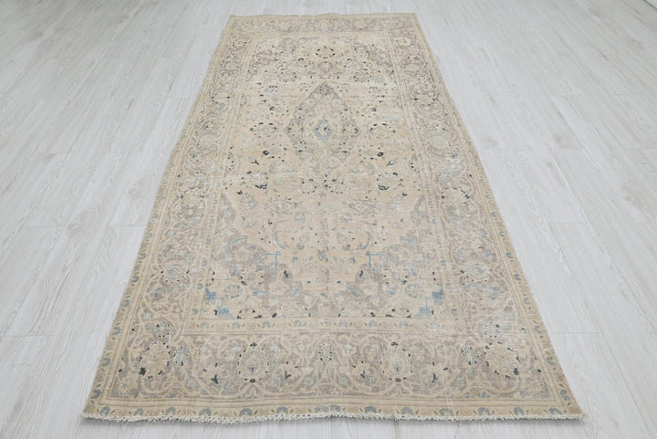 brown Medium rug 4' 0" x 8' 9"