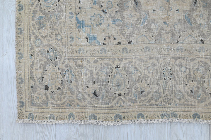 brown Medium rug 4' 0" x 8' 9"