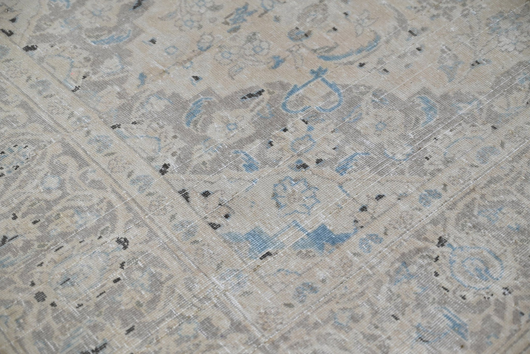 brown Medium rug 4' 0" x 8' 9"