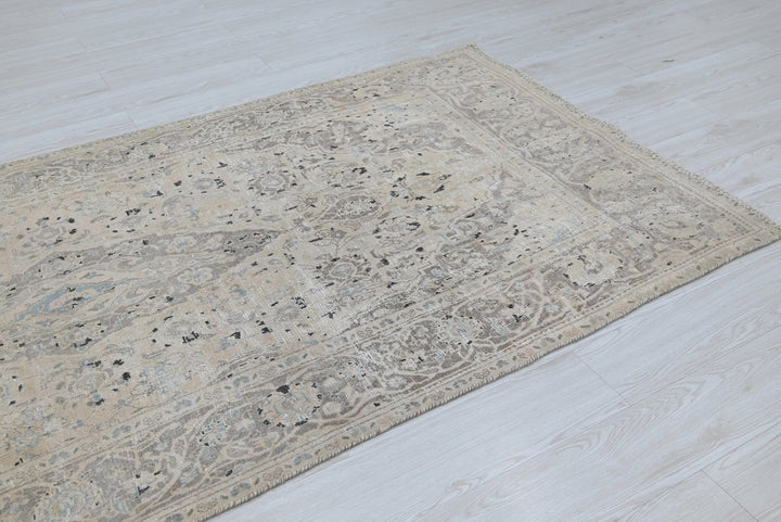 brown Medium rug 4' 0" x 8' 9"