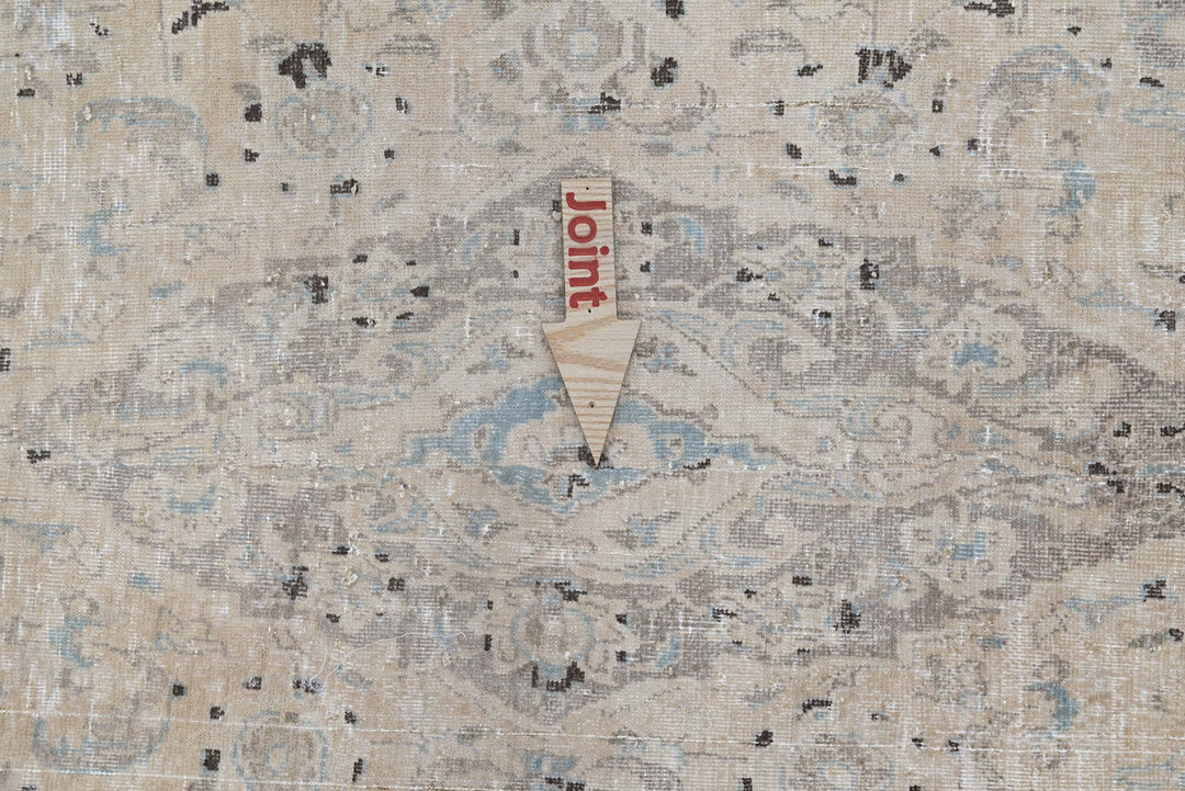 brown Medium rug 4' 0" x 8' 9"