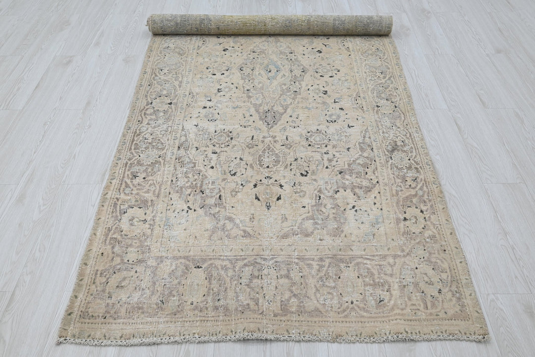 brown Medium rug 4' 0" x 8' 9"