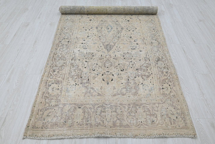 brown Medium rug 4' 0" x 8' 9"