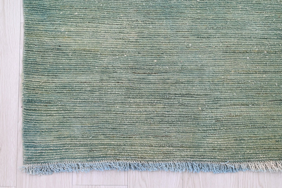 green Runner rug 2' 6" x 9' 8"