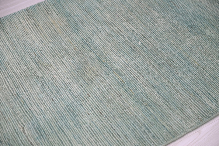 green Runner rug 2' 6" x 9' 8"