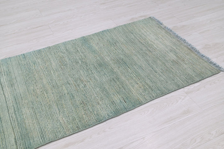 green Runner rug 2' 6" x 9' 8"