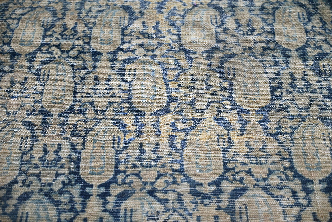 brown Accent rug 3' 4" x 5' 6"