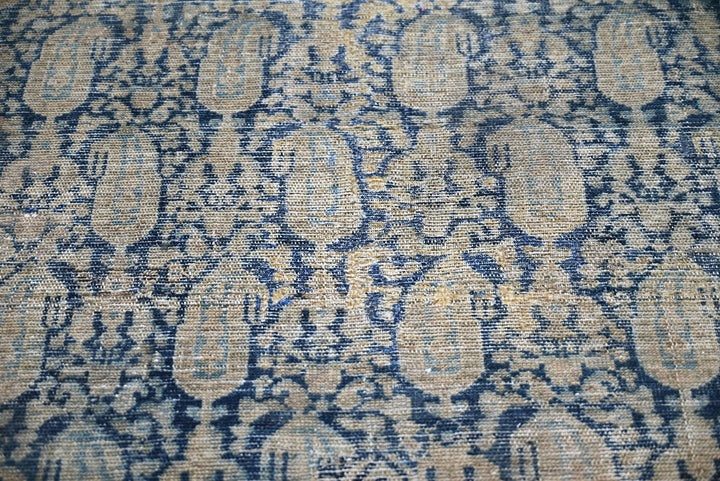 brown Accent rug 3' 4" x 5' 6"