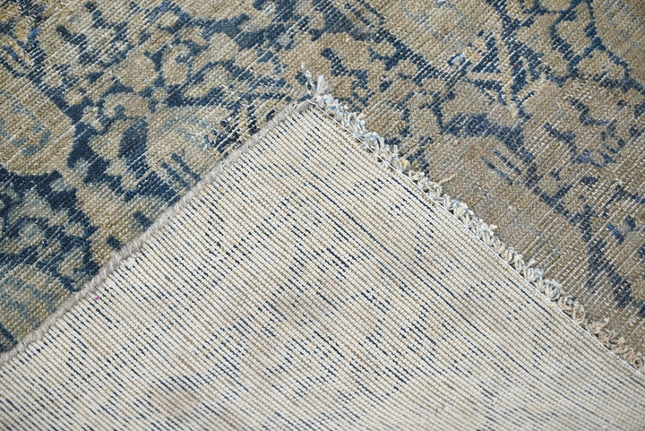 brown Accent rug 3' 4" x 5' 6"