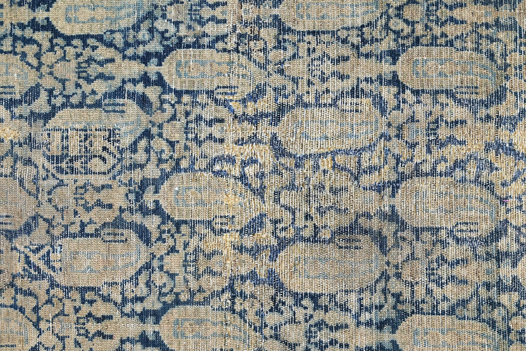 brown Accent rug 3' 4" x 5' 6"