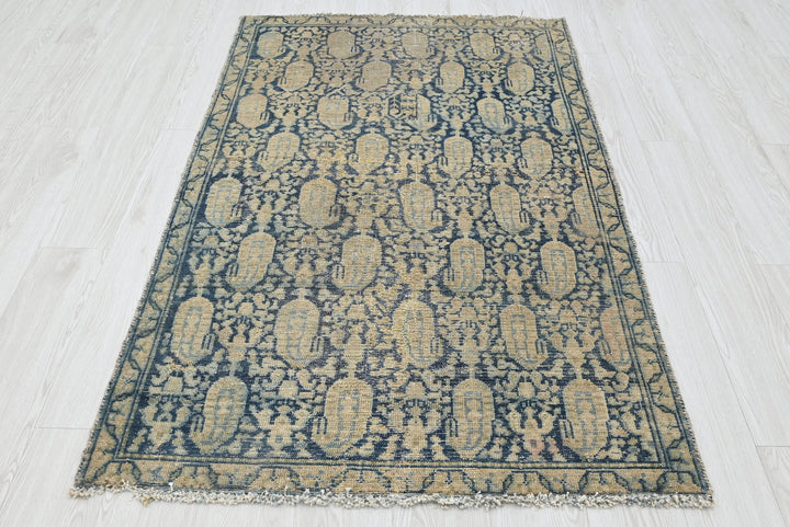 brown Accent rug 3' 4" x 5' 6"