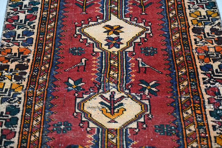 red Runner rug 2' 8" x 9' 9"