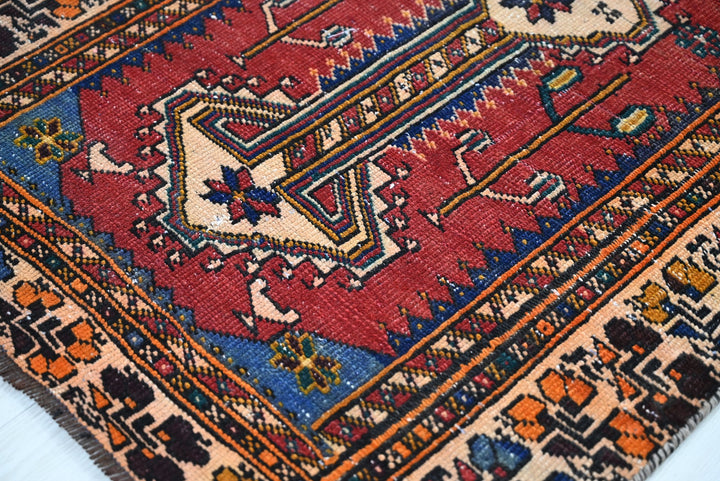 red Runner rug 2' 8" x 9' 9"