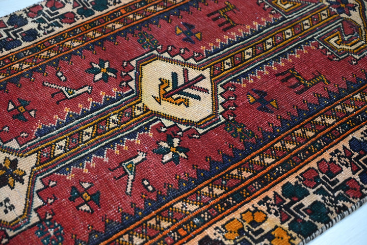 red Runner rug 2' 8" x 9' 9"