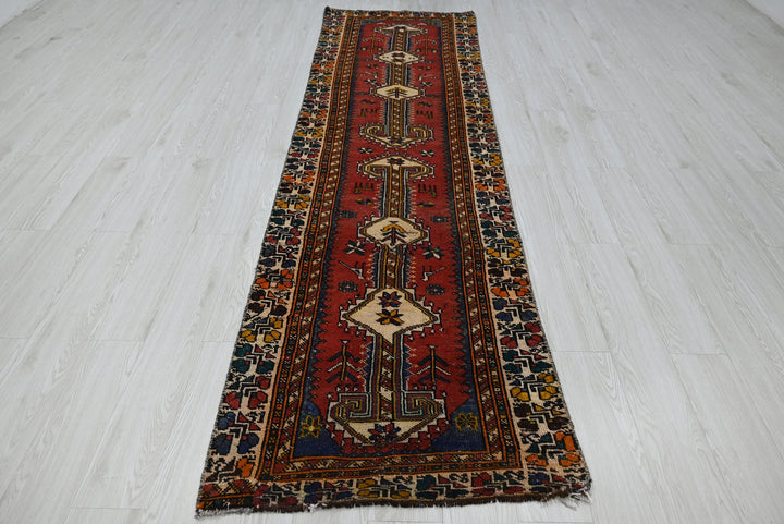 red Runner rug 2' 8" x 9' 9"