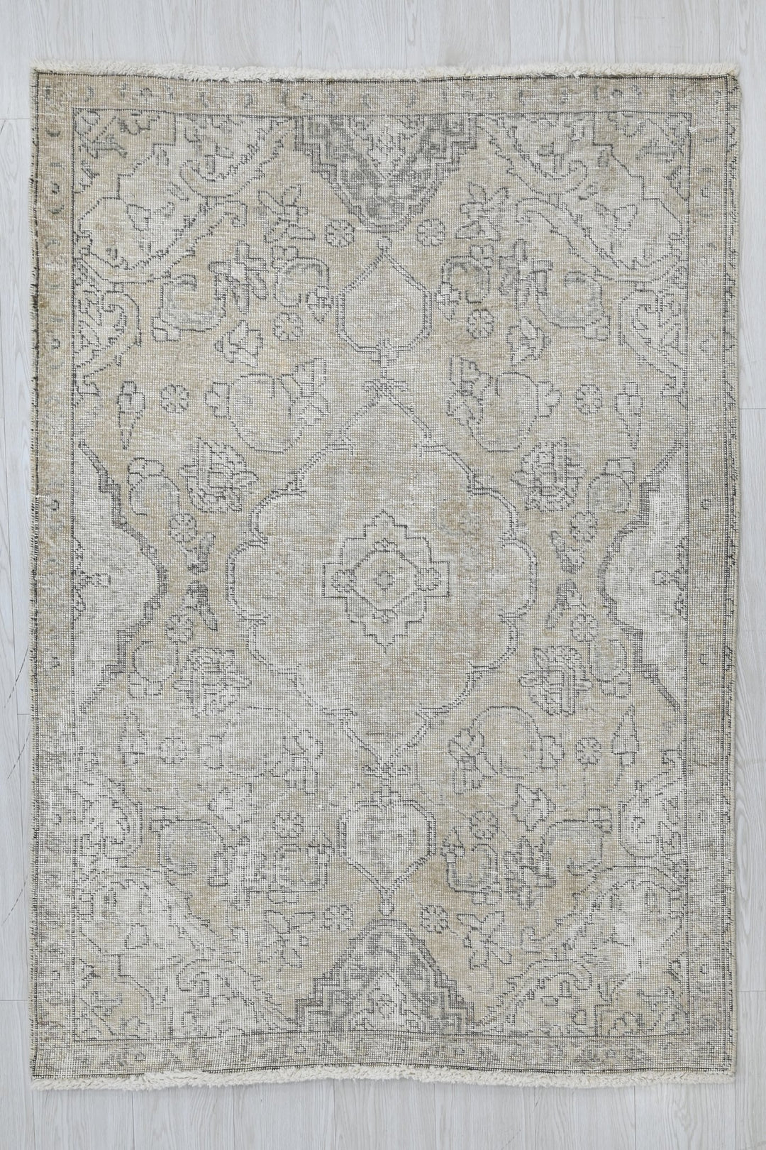 brown Accent rug 3' 5" x 5' 0"