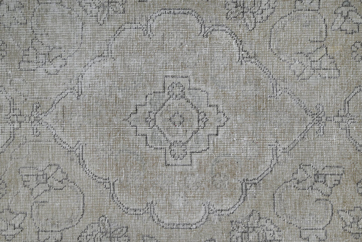 brown Accent rug 3' 5" x 5' 0"