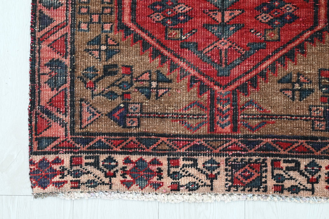 brown Runner rug 2' 2" x 5' 0"