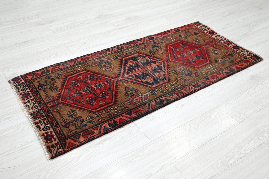 brown Runner rug 2' 2" x 5' 0"