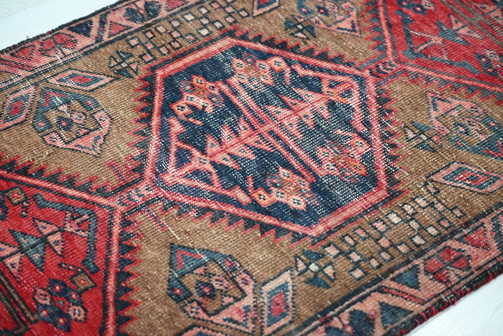 brown Runner rug 2' 2" x 5' 0"