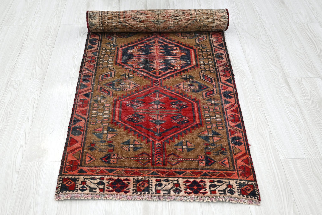 brown Runner rug 2' 2" x 5' 0"