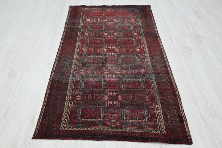 red Accent rug 2' 11" x 5' 7"