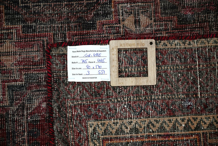 red Accent rug 2' 11" x 5' 7"