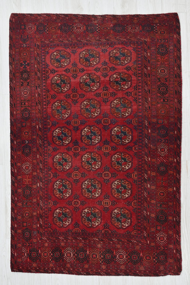 red Accent rug 3' 8" x 5' 3"