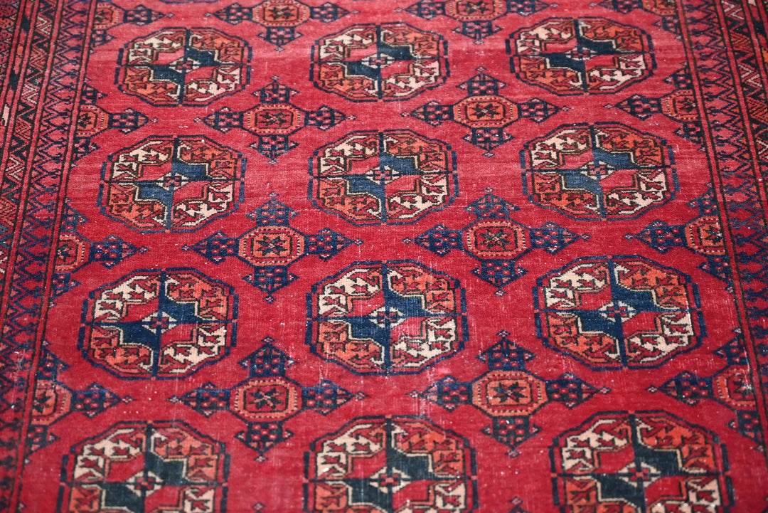 red Accent rug 3' 8" x 5' 3"