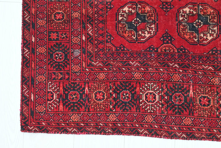 red Accent rug 3' 8" x 5' 3"