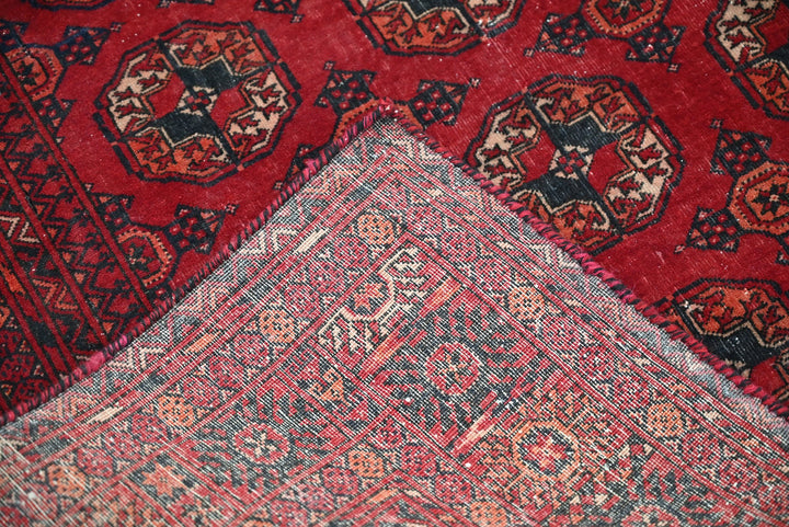 red Accent rug 3' 8" x 5' 3"