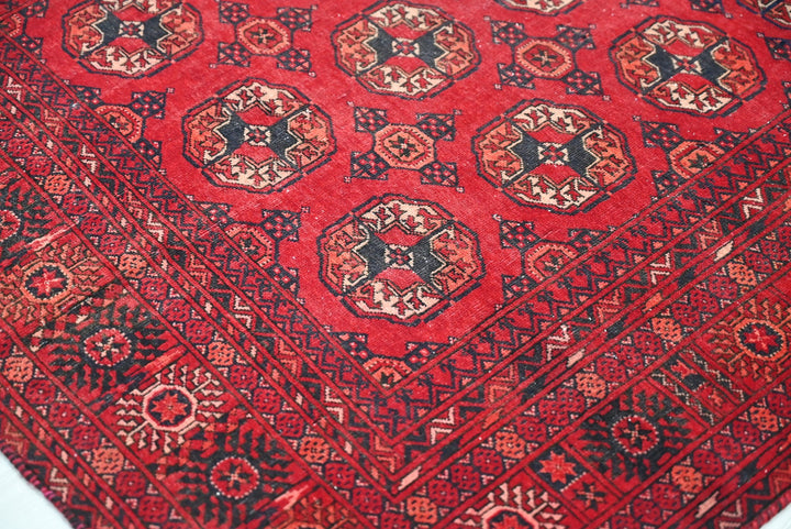 red Accent rug 3' 8" x 5' 3"