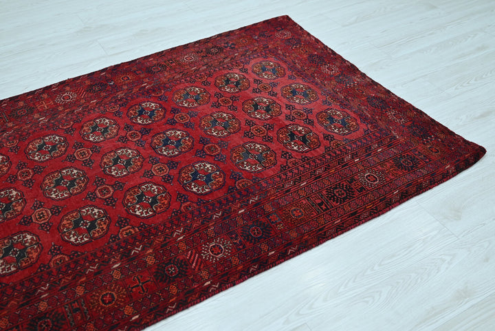 red Accent rug 3' 8" x 5' 3"
