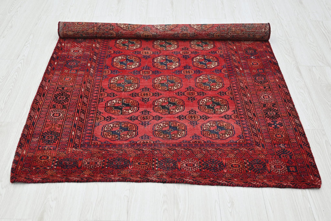 red Accent rug 3' 8" x 5' 3"