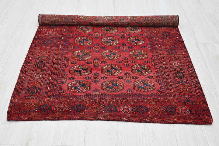 red Accent rug 3' 8" x 5' 3"